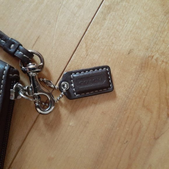 CHOCOLATE BROWN Leather Coach wristlet EUC - Picture 5 of 5